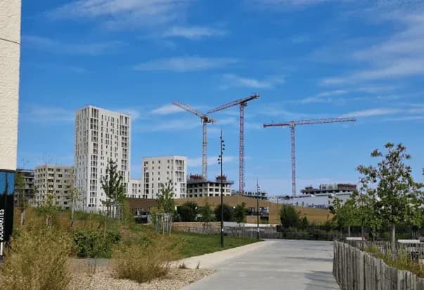 Couverture de la note Le logement : trois choix stratégiques